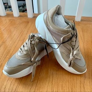NWT Forever 21 Low Taupe Sneakers Size 7 💛